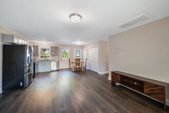 912 Joyner St in Clayton, NC - Building Photo - Building Photo