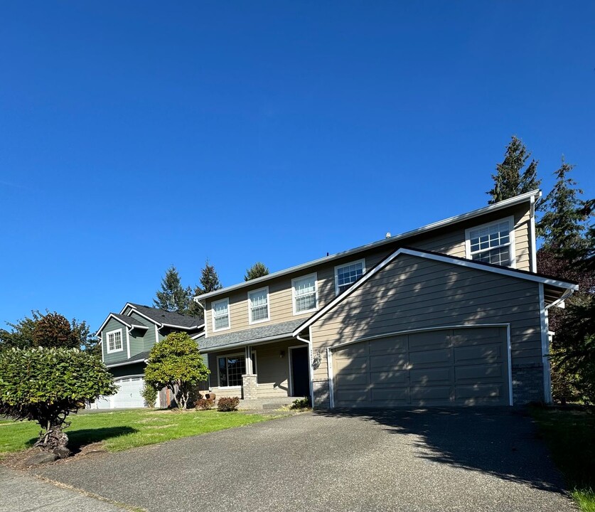 24212 SE 261st Pl in Maple Valley, WA - Building Photo