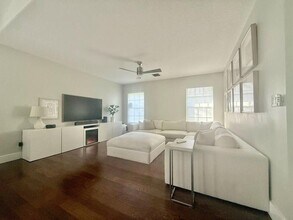 1774 Primrose Ln in Wellington, FL - Foto de edificio - Building Photo