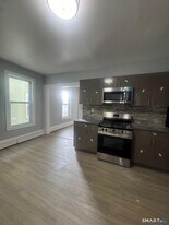 105 Caroline St in Bridgeport, CT - Building Photo