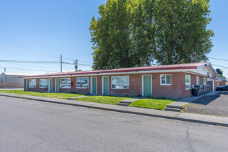 Courtyard Apartments in Pasco, WA - Building Photo - Building Photo