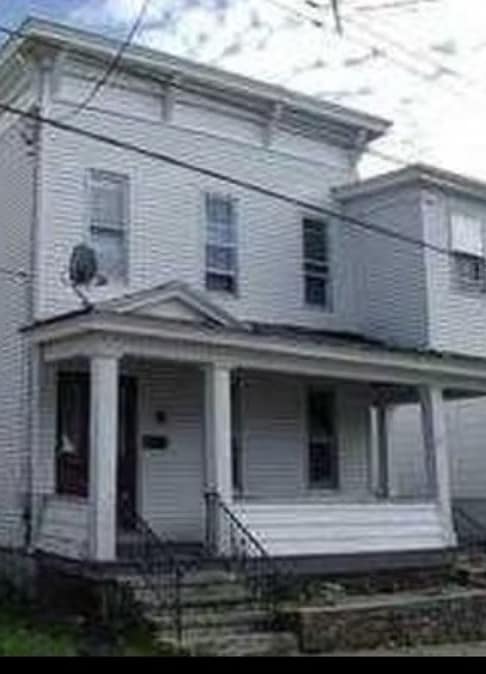 27 Wilson Ave in Amsterdam, NY - Building Photo