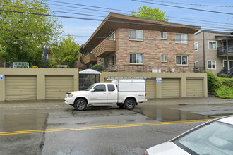 Heather Court in Seattle, WA - Foto de edificio - Building Photo