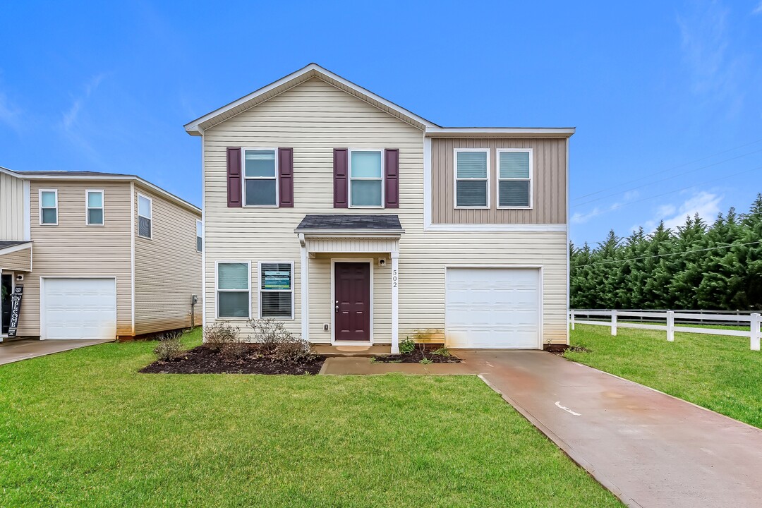 514 Spring Ln in Inman, SC - Foto de edificio