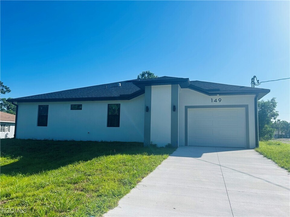 149 Meadow Rd in Lehigh Acres, FL - Building Photo