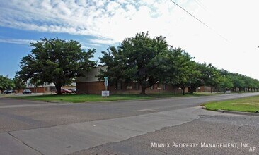 1405 Yonkers St in Plainview, TX - Building Photo - Building Photo