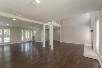 701 Tanglewood Dr in Friendswood, TX - Building Photo - Building Photo