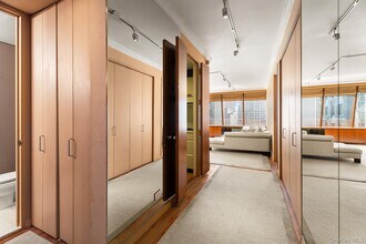 15 W 53rd St in New York, NY - Building Photo - Building Photo