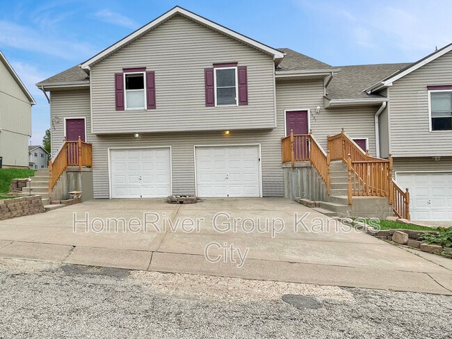property at 5631 N Northwood Terrace