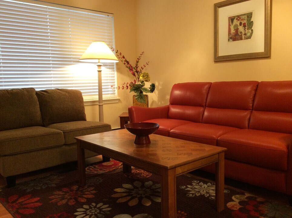 3725 E 43rd Pl in Anchorage, AK - Building Photo