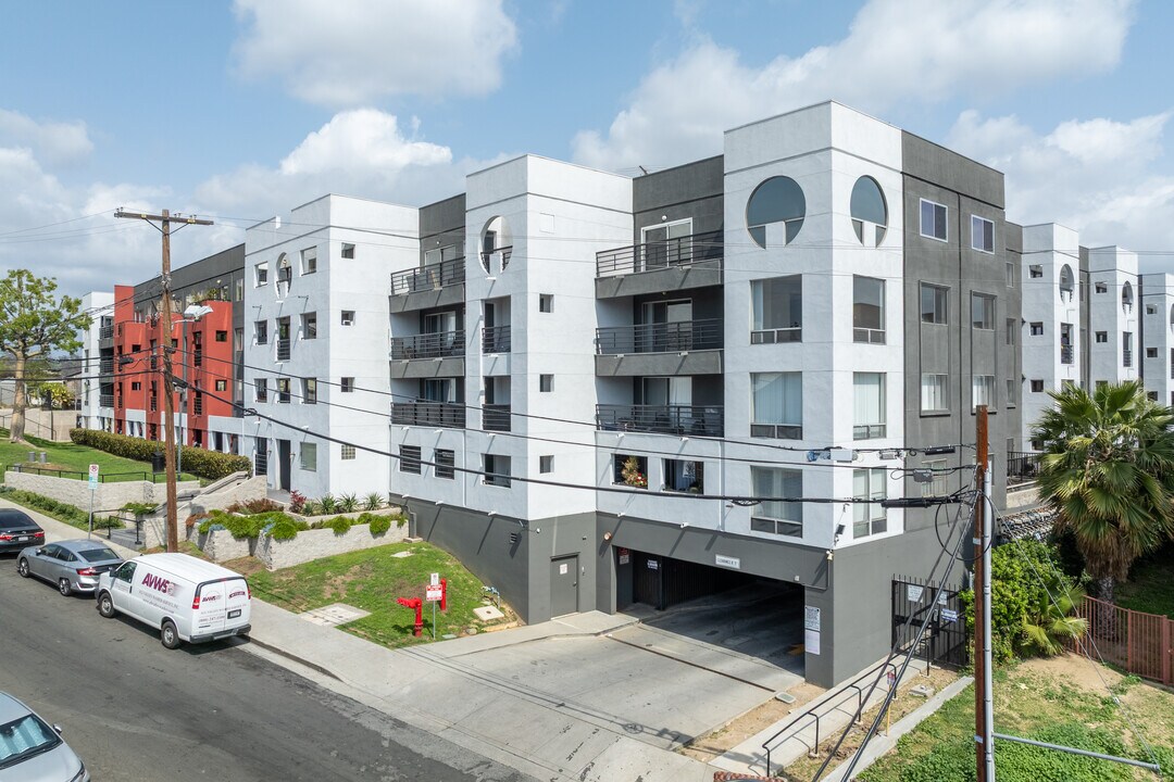 Hillside Villa Apartments in Los Angeles, CA - Foto de edificio