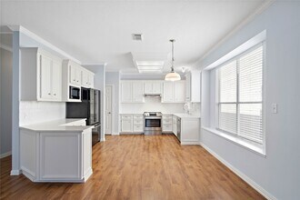 6619 Trebeck Ln in Spring, TX - Foto de edificio - Building Photo