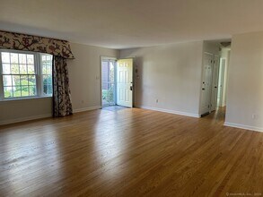 7 Wilshire Rd in Madison, CT - Building Photo - Building Photo