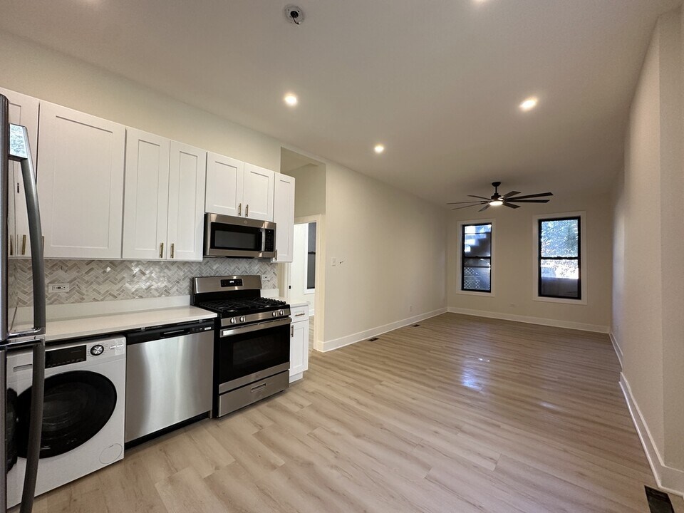 1322 W Ohio St, Unit G03C in Chicago, IL - Building Photo