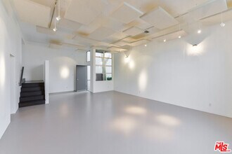 558 Rose Ave in Los Angeles, CA - Building Photo - Building Photo