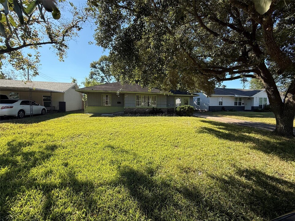 5614 Ricky St in Houston, TX - Building Photo