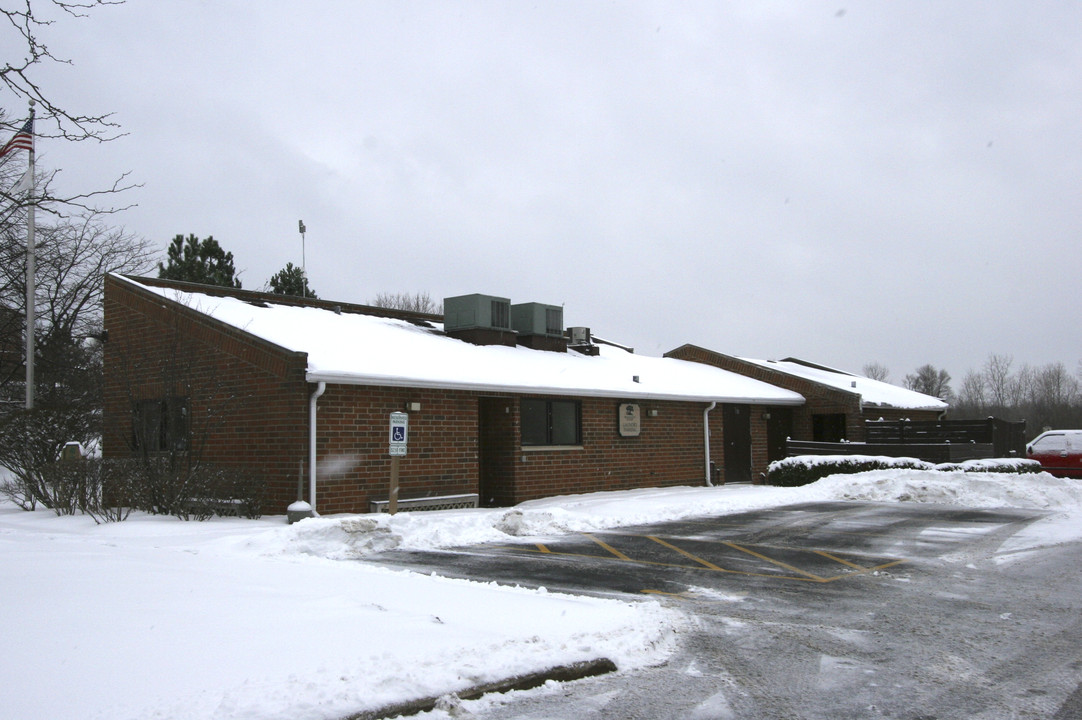 Brookhaven Apartments in Gurnee, IL - Building Photo