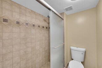350 Racquet Club Rd in Weston, FL - Building Photo - Building Photo