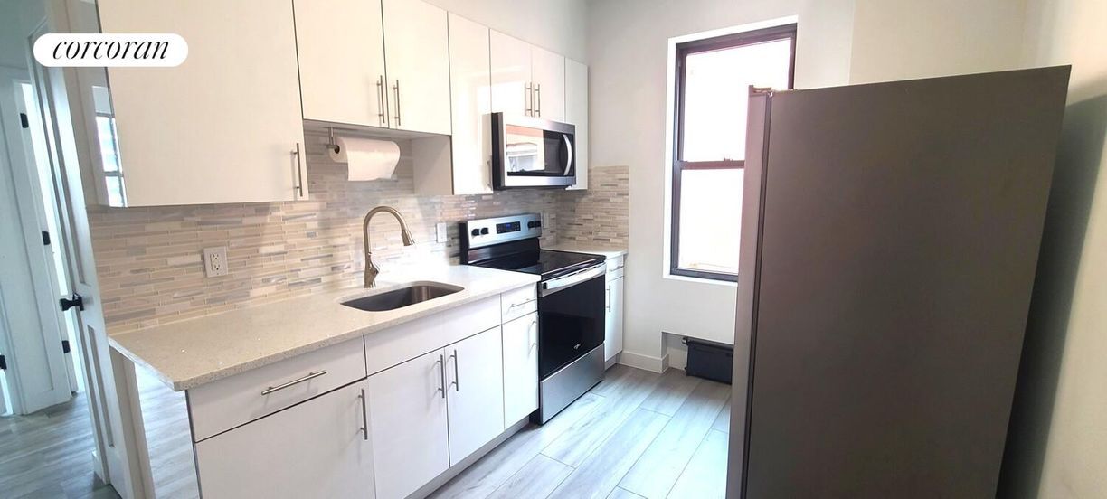 30-56-56 12th St in Queens, NY - Building Photo