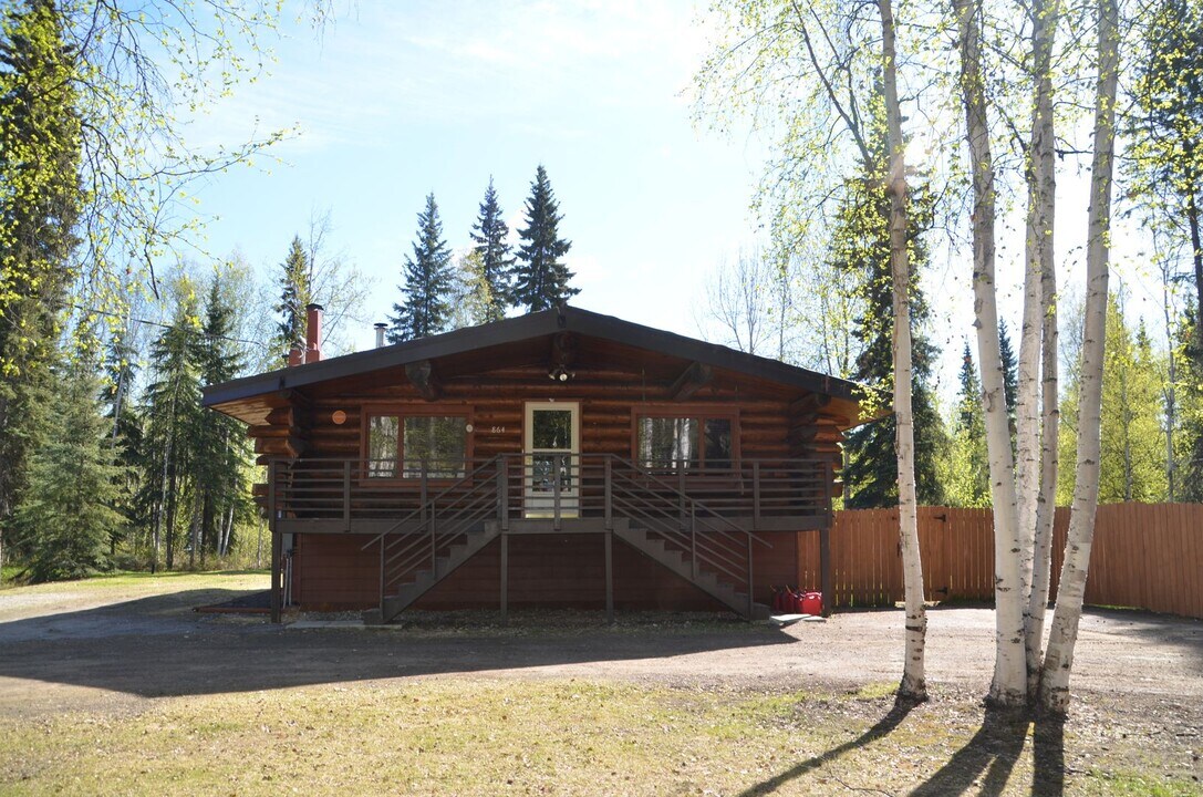 864 Mattie St in North Pole, AK - Building Photo