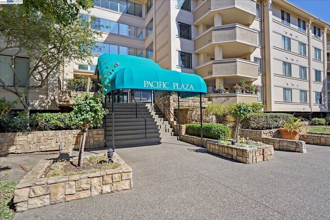 1400 Carpentier St in San Leandro, CA - Building Photo