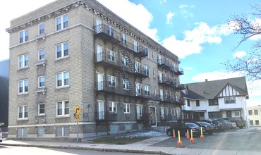 185 Alexander St in Rochester, NY - Foto de edificio - Building Photo