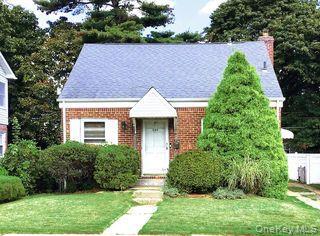 37 Jara Ct in Hempstead, NY - Building Photo