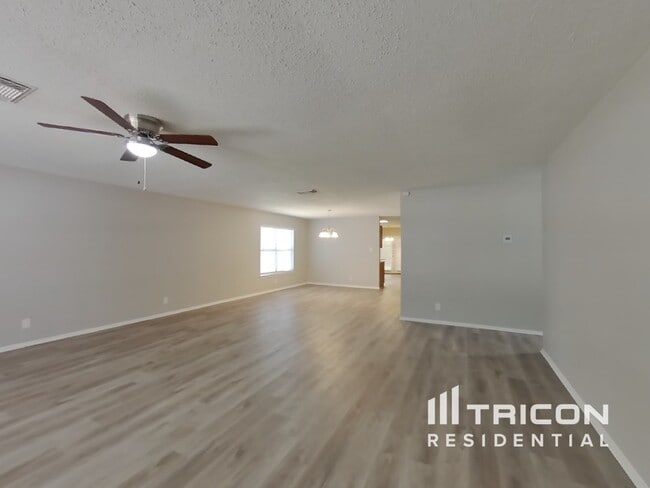 9231 Chinon in San Antonio, TX - Building Photo - Building Photo