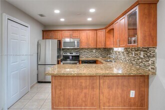 9332 NW 114th Terrace in Hialeah Gardens, FL - Foto de edificio - Building Photo