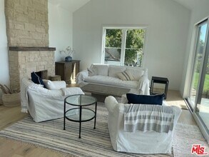 30060 Harvester Rd in Malibu, CA - Building Photo - Building Photo