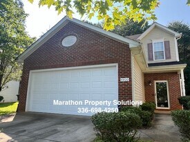 4800 Mystic Oak Dr in Browns Summit, NC - Building Photo