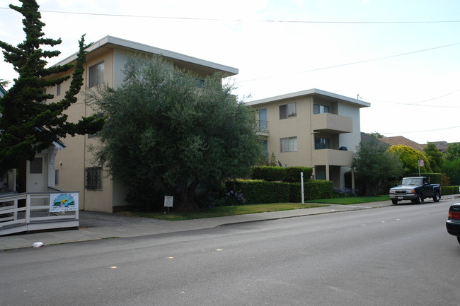 244 N Ellsworth Ave in San Mateo, CA - Foto de edificio - Building Photo