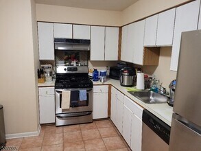 28 Sunrise Dr in Long Hill, NJ - Building Photo - Building Photo