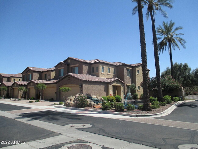 250 W Queen Creek Rd in Chandler, AZ - Building Photo - Building Photo