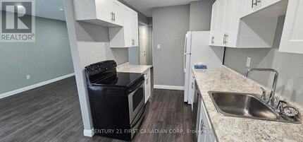 1005 Lanark Pl in Sarnia, ON - Building Photo - Building Photo