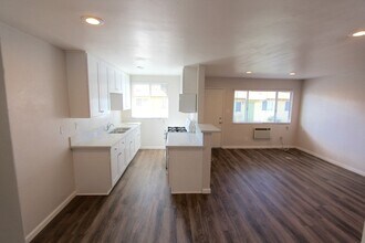 179 S Palm Ave in Upland, CA - Foto de edificio - Building Photo