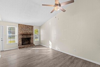 130-132-132 Pine Crest Dr in Jacksonville, NC - Building Photo - Building Photo