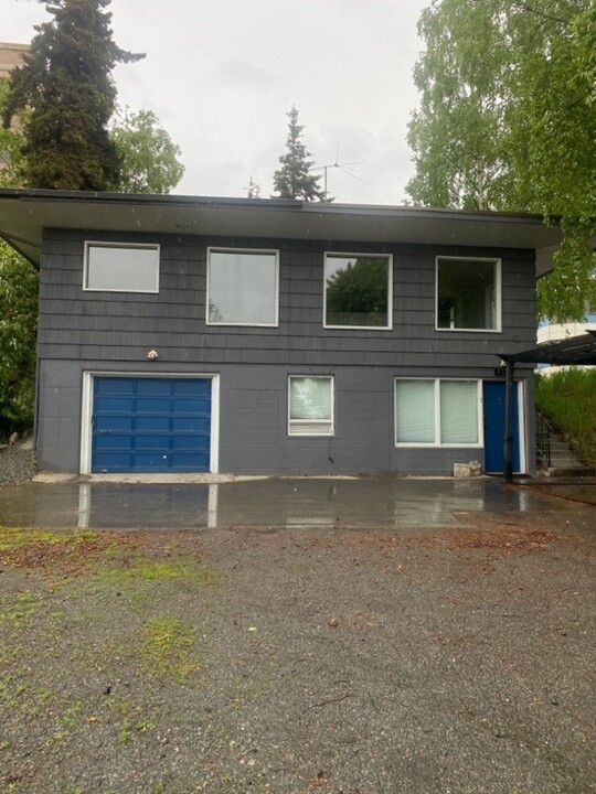 1131 W 5th Ave in Anchorage, AK - Building Photo