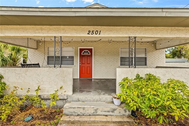 2501 W Gray St in Tampa, FL - Building Photo - Building Photo
