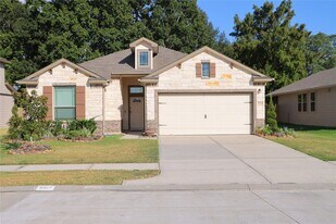 608 Danielle in Dayton, TX - Building Photo