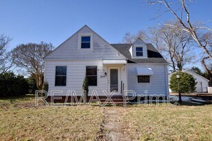 11 Roberts Ct W in Portsmouth, VA - Building Photo