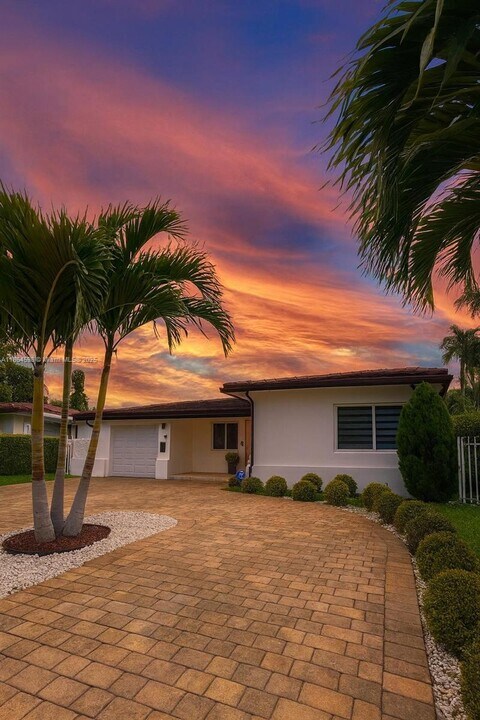146 Ponce de Leon in Coral Gables, FL - Building Photo
