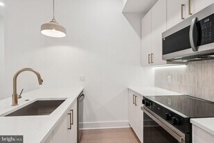 30 W Allens Ln, Unit 110 in Philadelphia, PA - Building Photo