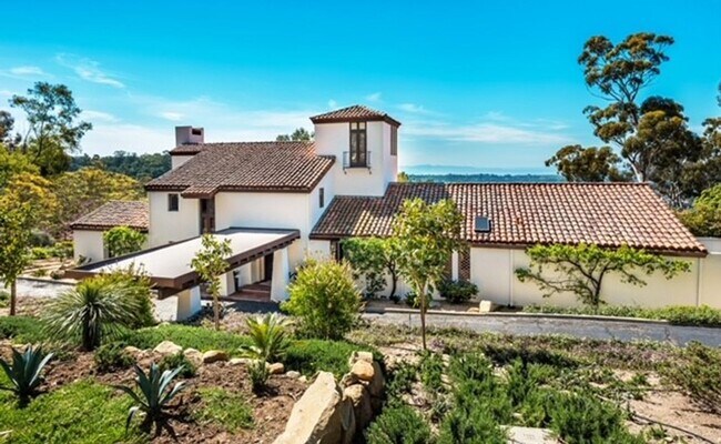 2360 Foothill Rd in Santa Barbara, CA - Building Photo - Building Photo