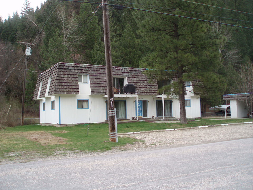 402 E Yellowstone Ave in Silverton, ID - Building Photo