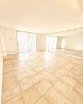 13499 Biscayne Blvd in North Miami, FL - Building Photo