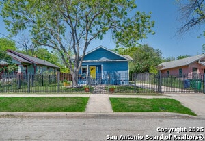 property at 1505 W Craig Pl