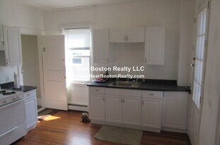 63 Dana St, Unit 11 in Cambridge, MA - Building Photo