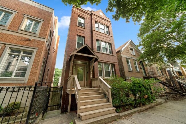 2700 N Western Ave in Chicago, IL - Building Photo - Building Photo