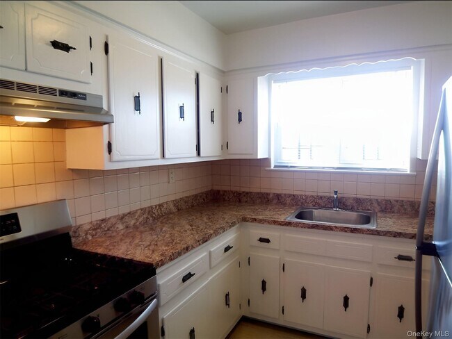 1465 Burke Ave in Bronx, NY - Building Photo - Building Photo